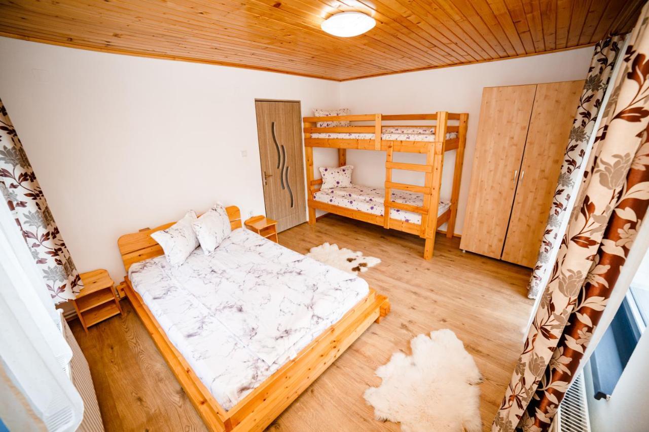 Topliţa Casa Tudor מראה חיצוני תמונה